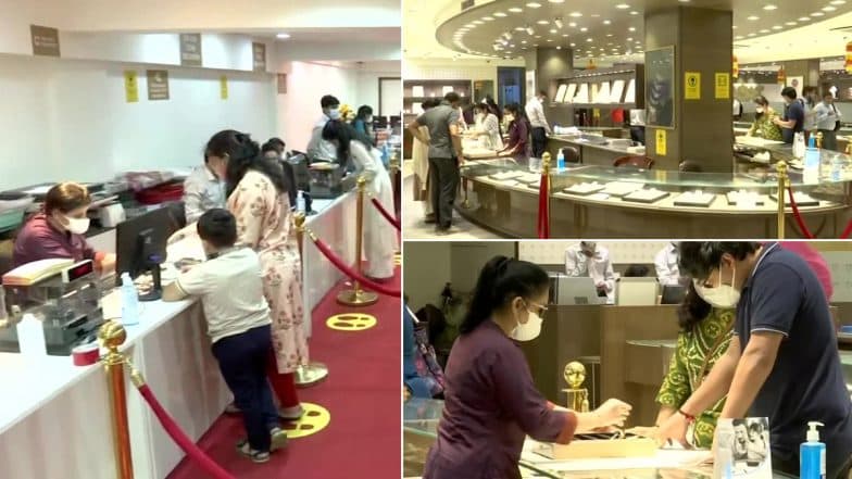 Dhanteras 2021: People Throng Jewellery Shops in Ahmedabad to Buy Gold And Silver on The Auspicious Day