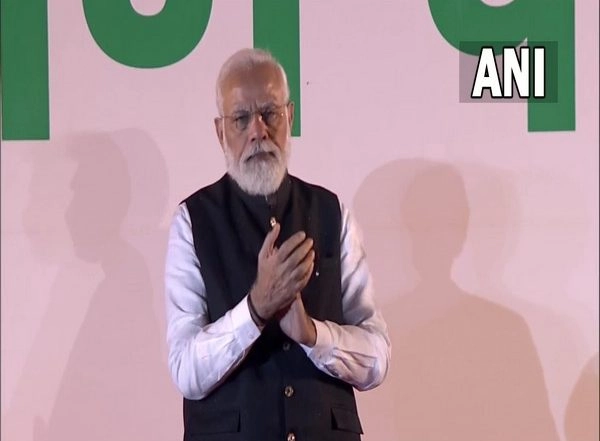 India News | PM Modi Hands over Advanced Electronic Warfare System 'Shakti' to Indian Navy in Jhansi