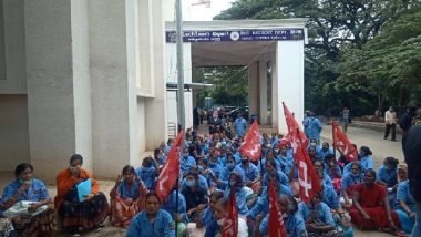 India News | Bengaluru: Victoria Hospital Staff Stage Protest Demanding Release of Salaries