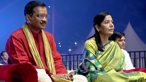 Dilli Ki Diwali 2021: CM Arvind Kejriwal, Wife Sunita Take Part in Diwali Puja at Thyagraj Stadium (See Pics)