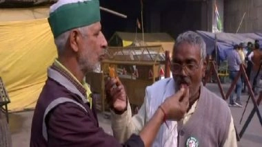 India News | Delhi: Farmers Distribute Sweets at Gazipur Border After Announcement on Repeal of Farm Laws