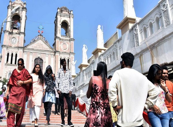India News | Amid Omicron Surge, Delhi Bans Gatherings for Christmas, New Year