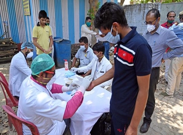India News | Navi Mumbai School Shut After 18 Students Test COVID-19 Positive, Sample Sent for Genome Sequencing