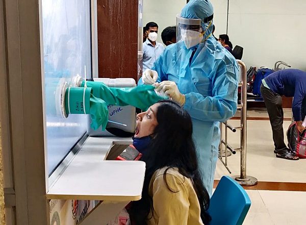 COVID-19 in India: Surge in Coronavirus Cases in the Country as Omicron Started Replacing Delta Variant, Say Official Sources