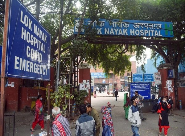 India News | 18 Omicron Patients out of 34 Admitted to LNJP Hospital Have Been Discharged, Says Dr Suresh Kumar