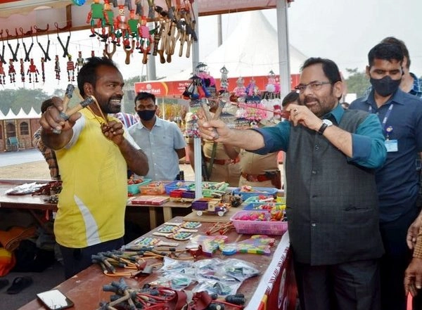 India News | Amid Rising COVID-19 Cases, Delhi's Hunar Haat Closed from Tomorrow