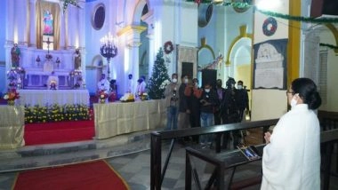 India News | Mamata Banerjee Attends Midnight Mass at Church in Kolkata, Prays for Everyone's Well-being on Christmas