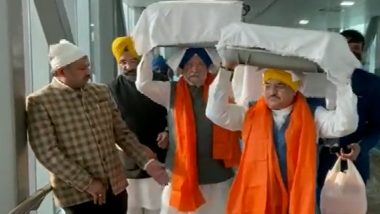 Union Minister Hardeep Singh Puri and BJP Chief JP Nadda Carry Guru Granth Sahib Brought by Sikh Delegation From Kabul (Watch Video)