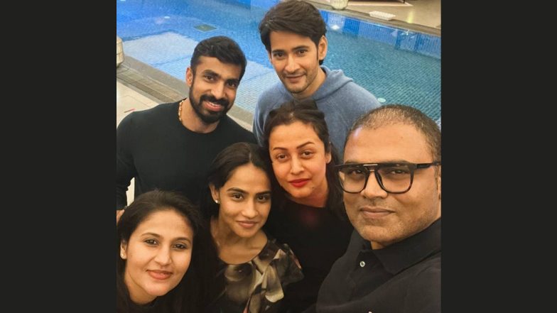 Mahesh Babu and Wife Namrata Shirodkar’s Weekend by the Pool Time With Friends Looks Perfect! (View Pics)