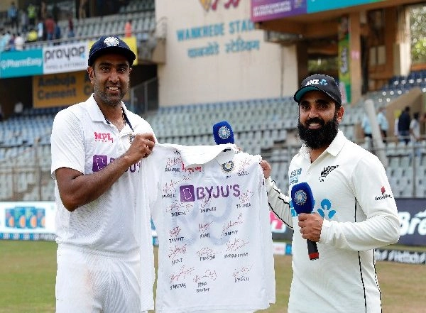 Sports News | Ashwin Gifts Ajaz Patel His Test Jersey Autographed by Teammates