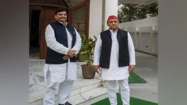 India News | UP Polls 2022: Akhilesh Yadav Meets PSP Leader Shivpal Singh Yadav in Lucknow, Holds Discussions on Forging Alliance