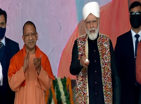 PM Narendra Modi Inaugurates, Lays Foundation Stone for Development Projects Worth Rs 870 Crore in Varanasi