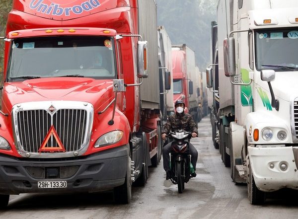 World News | Thousands of Container Trucks Stranded Near Vietnam-China Border Due to COVID-19 Measures