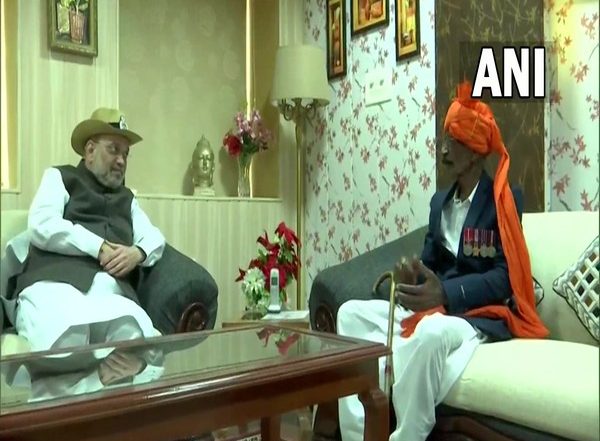 Amit Shah Meets 1971 India-Pakistan War Hero Bhairo Singh Rathore in Jaisalmer
