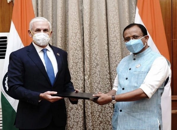 World News | MoS Muraleedharan Receives Credentials from UN Resident Coordinator in India
