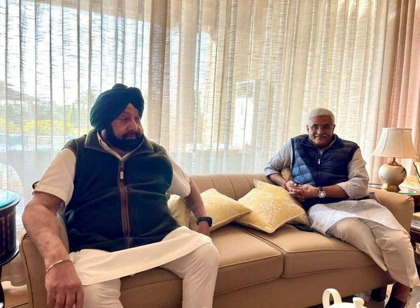 India News | Punjab Polls: Capt. Amarinder Singh Met BJP Punjab Incharge Gajendra Singh Shekhawat Amid Talks on Seat Sharing