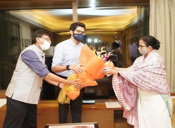 India News | Shiv Sena Leaders Aaditya Thackeray, Sanjay Raut Meet Mamata Banerjee