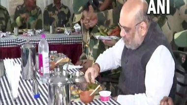 India News | Amit Shah Visits Border Post in Rajasthan at India-Pak Border, Takes Dinner with BSF Personnel