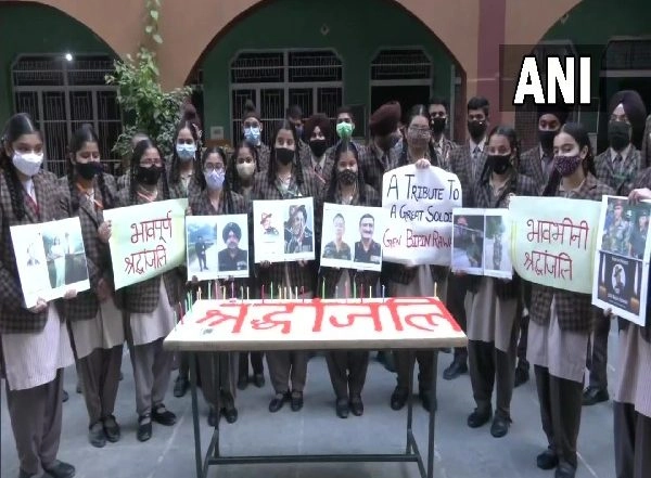 India News | School Students in Jammu Pay Tributes to CDS Rawat