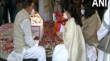 India News | Daughters of CDS General Rawat, Madhulika Rawat Pay Tribute to Their Parents