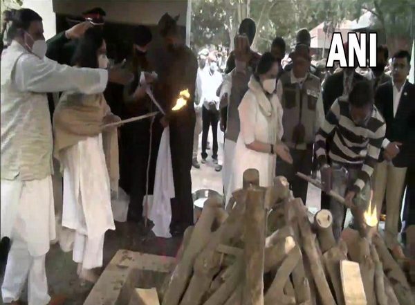 India News | Chopper Crash: Daughters Light Pyres of Defence Personnel, Who Were Their Fathers, Best Friends and Heroes