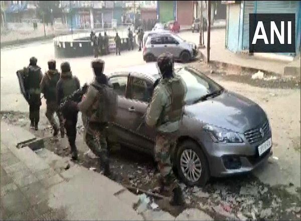 Jammu and Kashmir: 2 Policemen Killed in Terror Attack in Bandipora, Area Cordoned Off