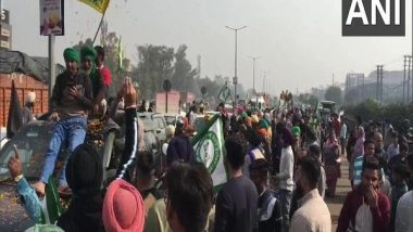 India News | Locals Welcome Farmers as They Reach Ludhiana After Suspending Protest Against Farm Laws