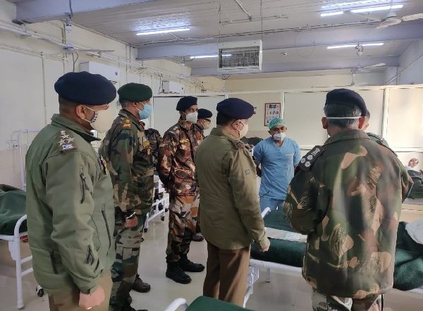 India News | Srinagar Terror Attack: J-K DGP Meets Injured Jawans in Hospital