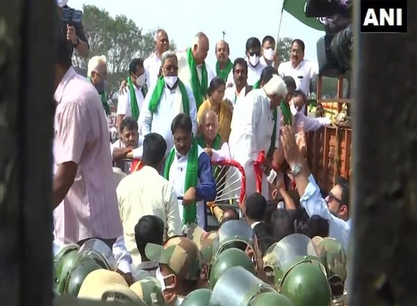 India News | K'taka: Congress Holds Tractor Rally in Belagavi Against BJP Govt over Several Issues