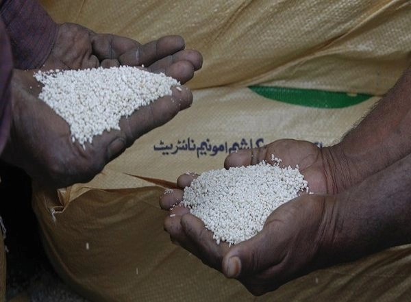 World News | Sindh Official Blames Imran Khan Govt for Sharing Allocated Urea with Punjab