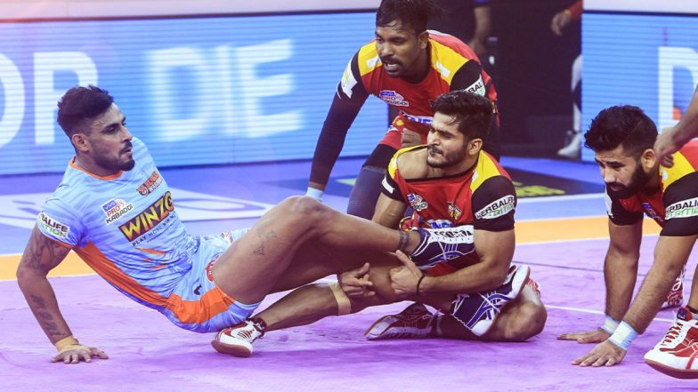 How to Watch Dabang Delhi vs Bengal Warriors, PKL 2021-22 Live Streaming Online on Disney+ Hotstar? Get Free Live Telecast of Pro Kabaddi League Match & Score Updates on TV