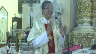 India News | Midnight Mass Held at Goa Church Following COVID-19 Protocols