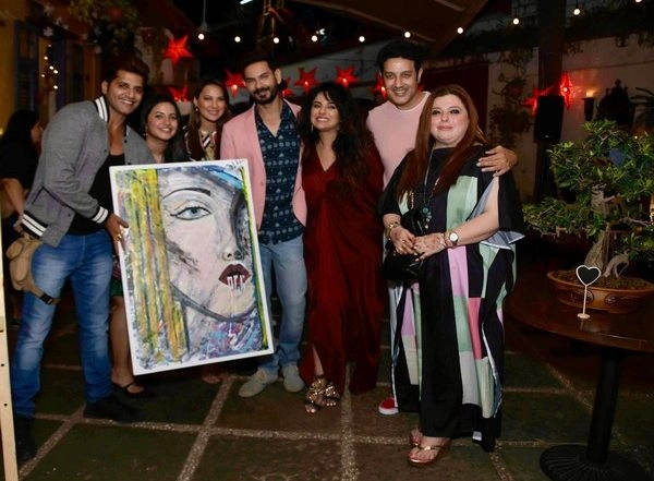 Business News | Sara Arfeen Khan's Charity Exhibition Reveals Her Artistic Side