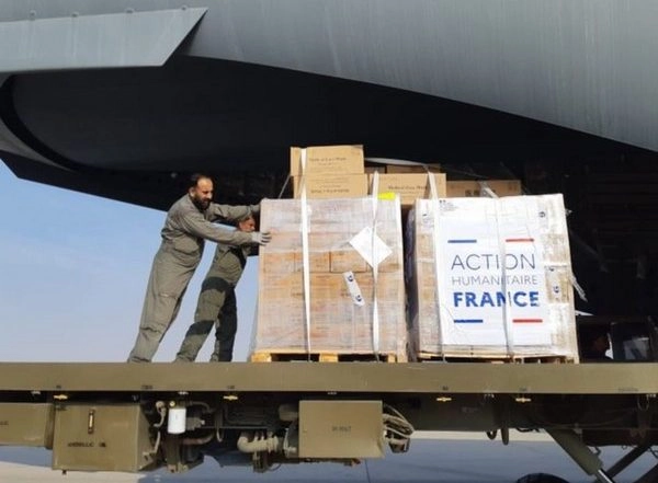 World News | France, Qatar Jointly Deliver 40 Tonnes of Aid to Afghanistan