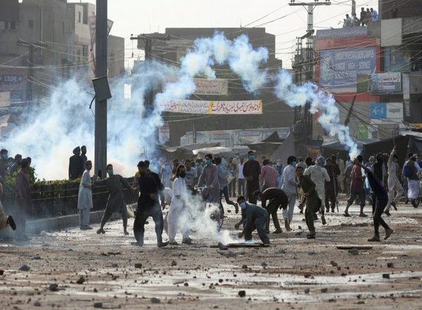 World News | Pakistan: Protests over Deaths of Cops, Suspect in Alleged Encounter Turn Violence in Sindh