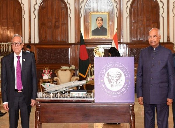 World News | President Kovind Presents Replica of 1971-era MIG 21 Aircraft to Bangladesh Counterpart