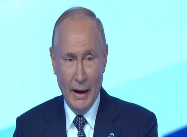 World News | Russians Name Putin Politician of the Year: Poll