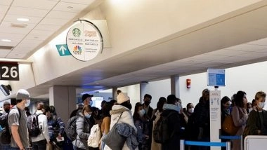 World News | Omicron Spike in US Forces Airlines to Cancel over 200 Christmas Eve Flights