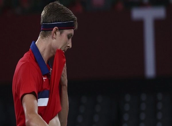 Sports News | BWF World C'ships: World Number One Viktor Axelsen Suffers Shock Defeat in His Opener Against Loh Kean Yew