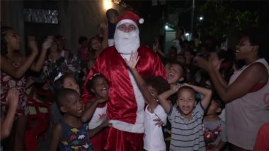 Ho Ho Ho! Santa Claus Visits Favela in Rio De Janeiro to Hand Gifts to Kids, Watch Video