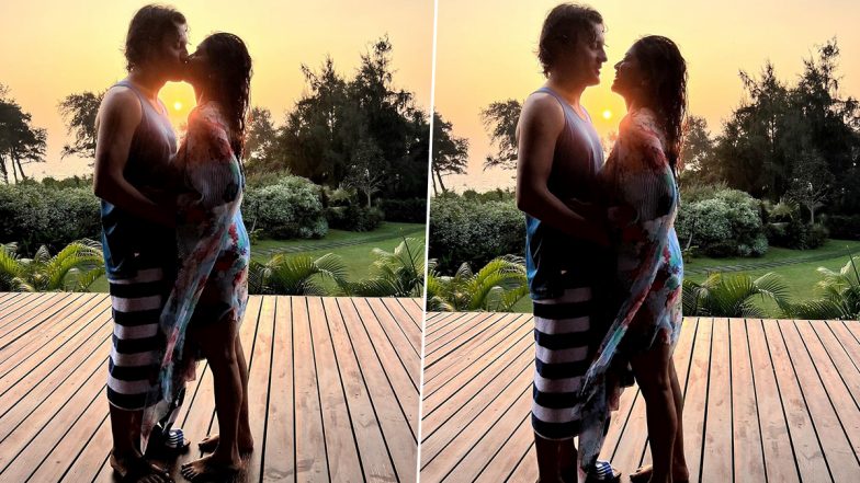 Shriya Saran and Husband Andrei Koscheev Bid Adieu to 2021 With a Steamy Liplock in Goa (View Pics)