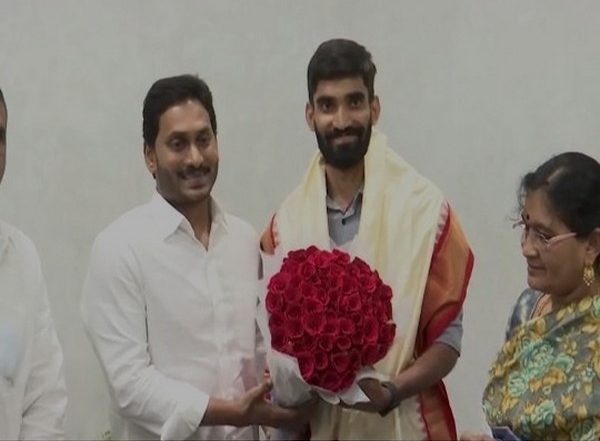 Sports News | Andhra Pradesh CM Felicitates Kidambi Srikanth, Announces 5 Acres of Land to Set Up Badminton Academy