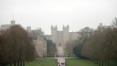 World News | Armed Intruder Arrested from Windsor Castle Grounds as Queen Celebrated Christmas