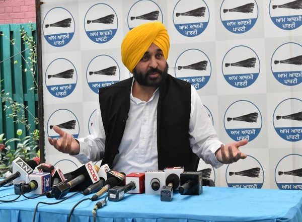 Bhagwant Mann Accuses BJP of Horse-Trading, Says a Senior Leader Offered Him Money, Place in Union Cabinet for Deserting AAP