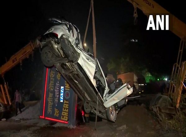 India News | 3 Injured After Truck Overturned on Car in Delhi