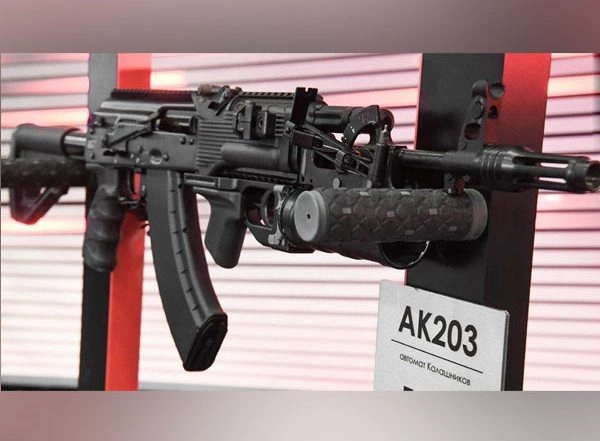 World News | India, Russia to Finalise AK-203 Assault Rifle Deal During Putin's Visit, S-400 Model to Be Gifted to India as Mark of Delivery