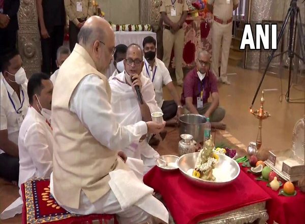 Amit Shah Offers Prayers at Dagdusheth Halwai Ganpati Temple in Pune