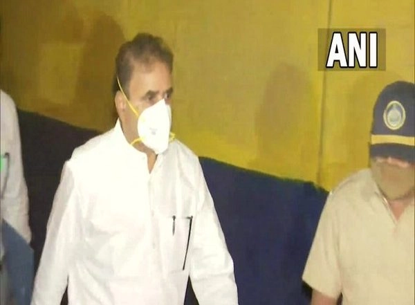 India News | Maharashtra: Chandiwal Commission Issues Production Warrants for Anil Deshmukh, Sachin Waze