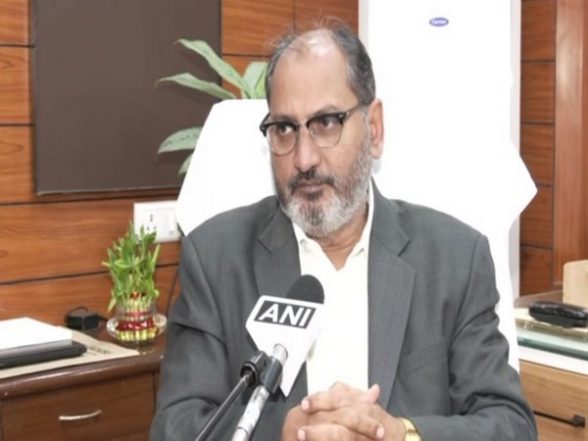 India News | Double Dose of COVID-19 Vaccine Saves Lives from Omicron, Says LNJP Hospital MD Dr Suresh Kumar - Vimarsana News
