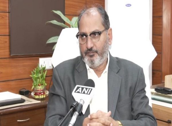 India News | Double Dose of COVID-19 Vaccine Saves Lives from Omicron, Says LNJP Hospital MD Dr Suresh Kumar